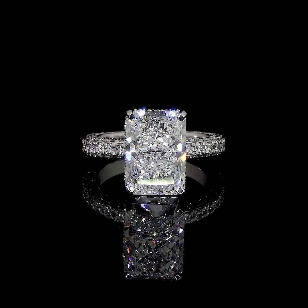 Grande Aura Diamond Ring in 14K Gold with Pave Band