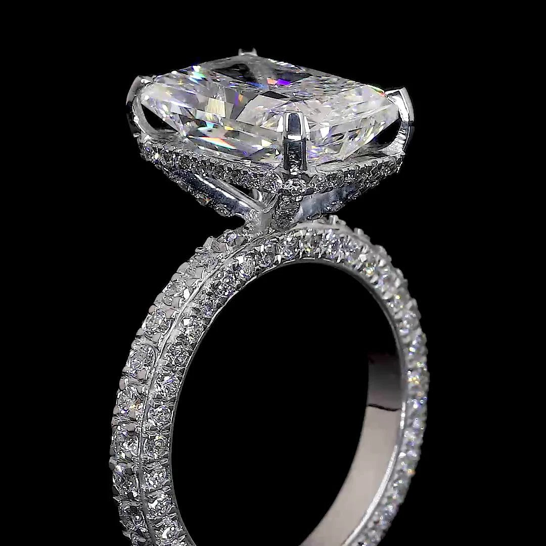 Grande Aura Diamond Ring in 14K Gold with Pave Band