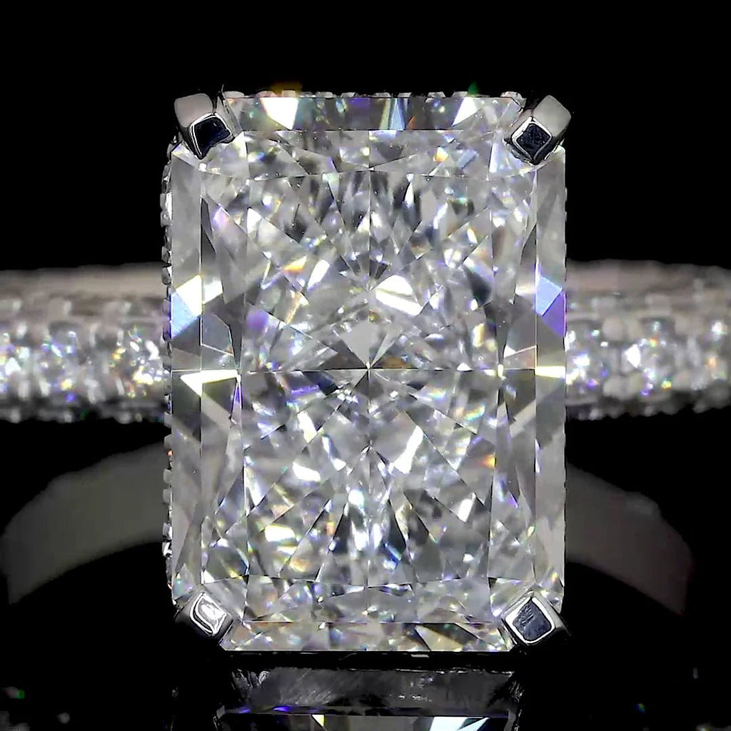 Grande Aura Diamond Ring in 14K Gold with Pave Band