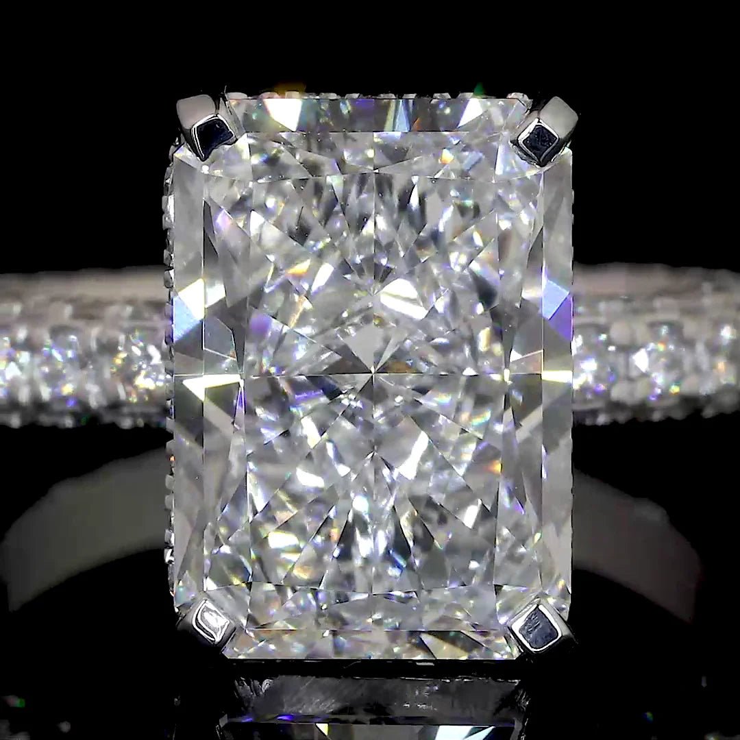 Grande Aura Diamond Ring in 14K Gold with Pave Band