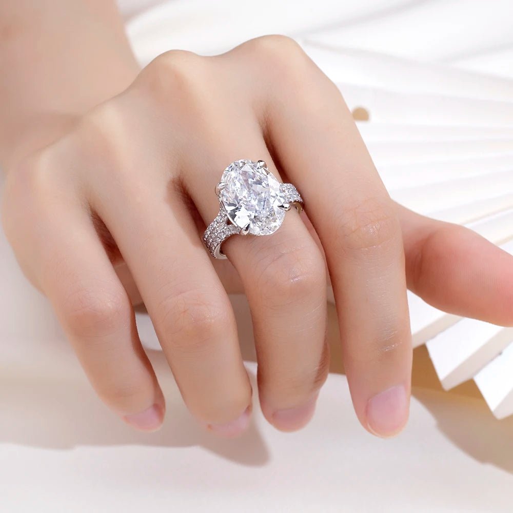 18K Gold Engagement Ring with Lab Grown Diamond